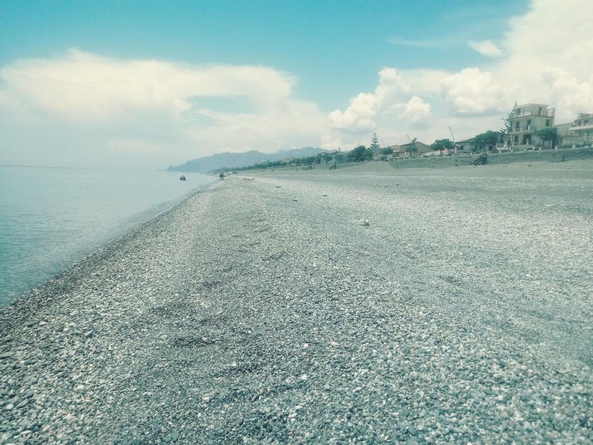 Centrocitta Beach Roccalumera Eksteriør billede